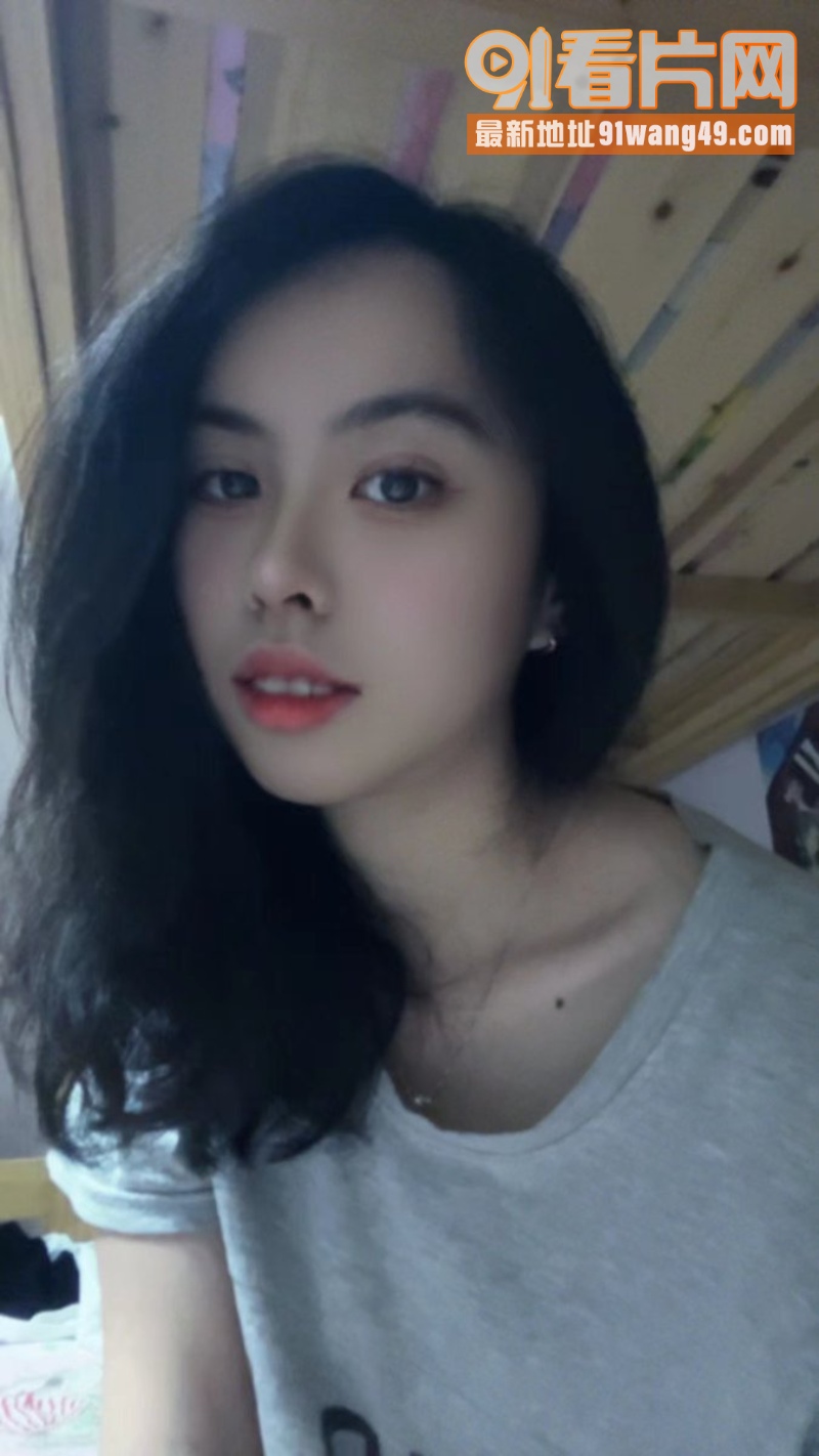 极品反差女大学生 与男友...（1）