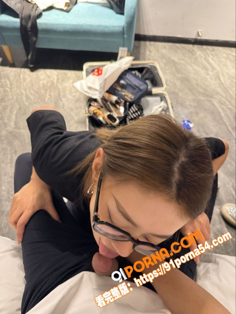 瘦瘦眼镜妹S级不雅视频流...（4）