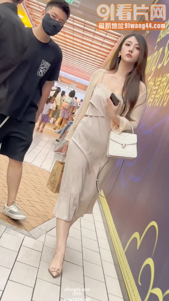 街头抄底偷拍！偷拍模特级...（2）