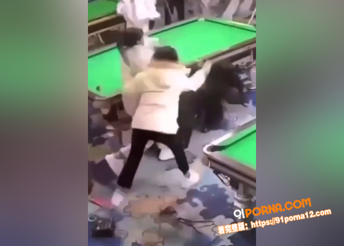 两精神小妹台球厅 一言不...（4）
