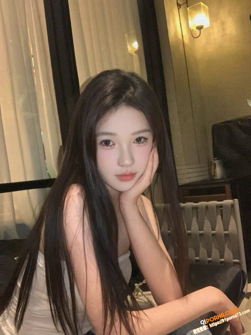 反差眼镜嫩妹 UU睡不着...（1）