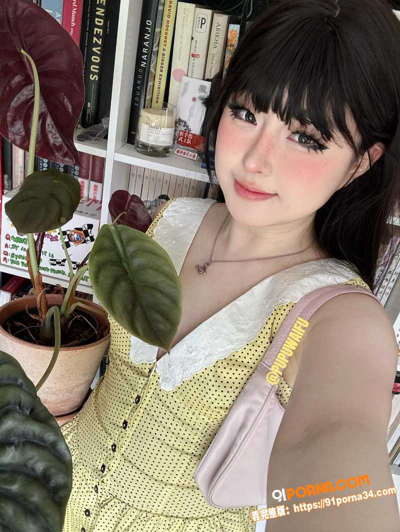 平时文静女同事年会后发裸...（3）