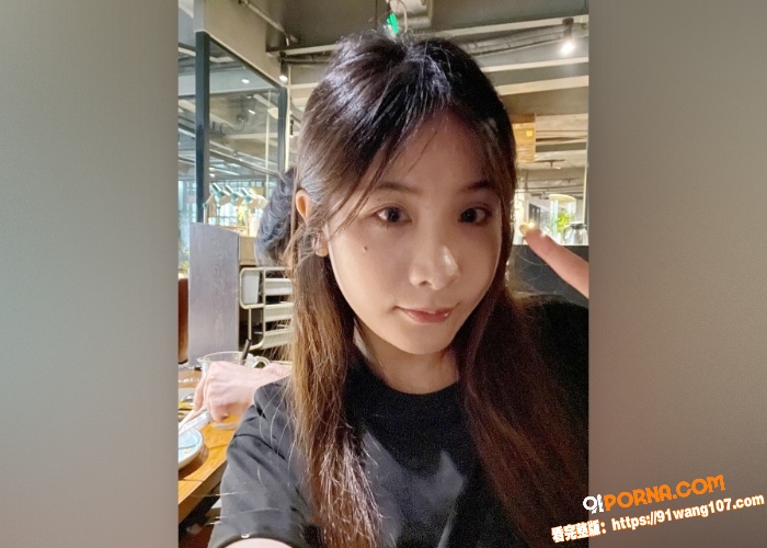 酒店4P两个风骚少妇，黑...（3）